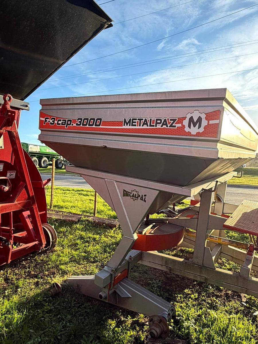 Fertilizadora Metalpaz F-3 de 3000 Lts