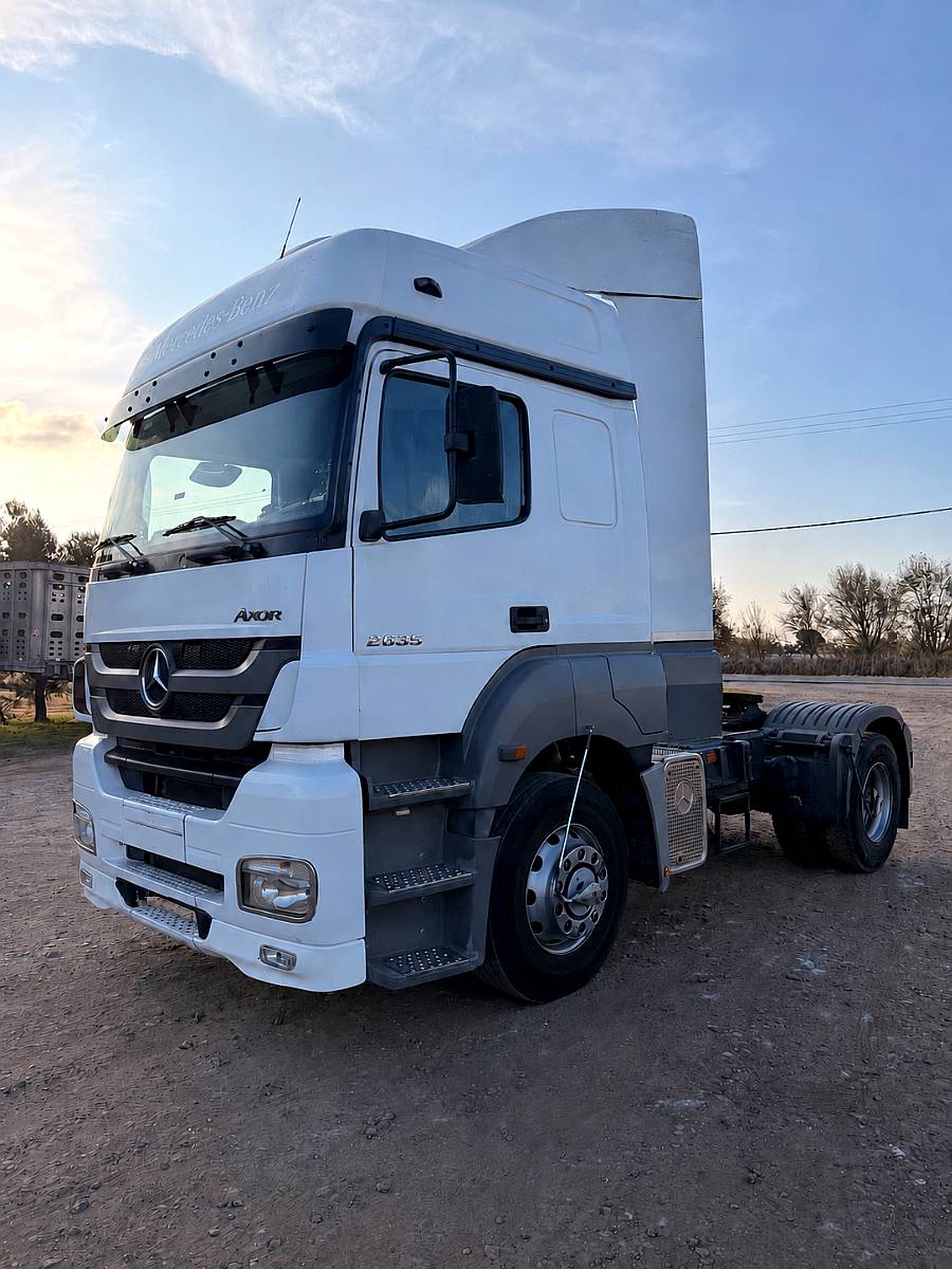 Mercedes Benz 2035 año 2015 Tractor con 1.200.000 KM.