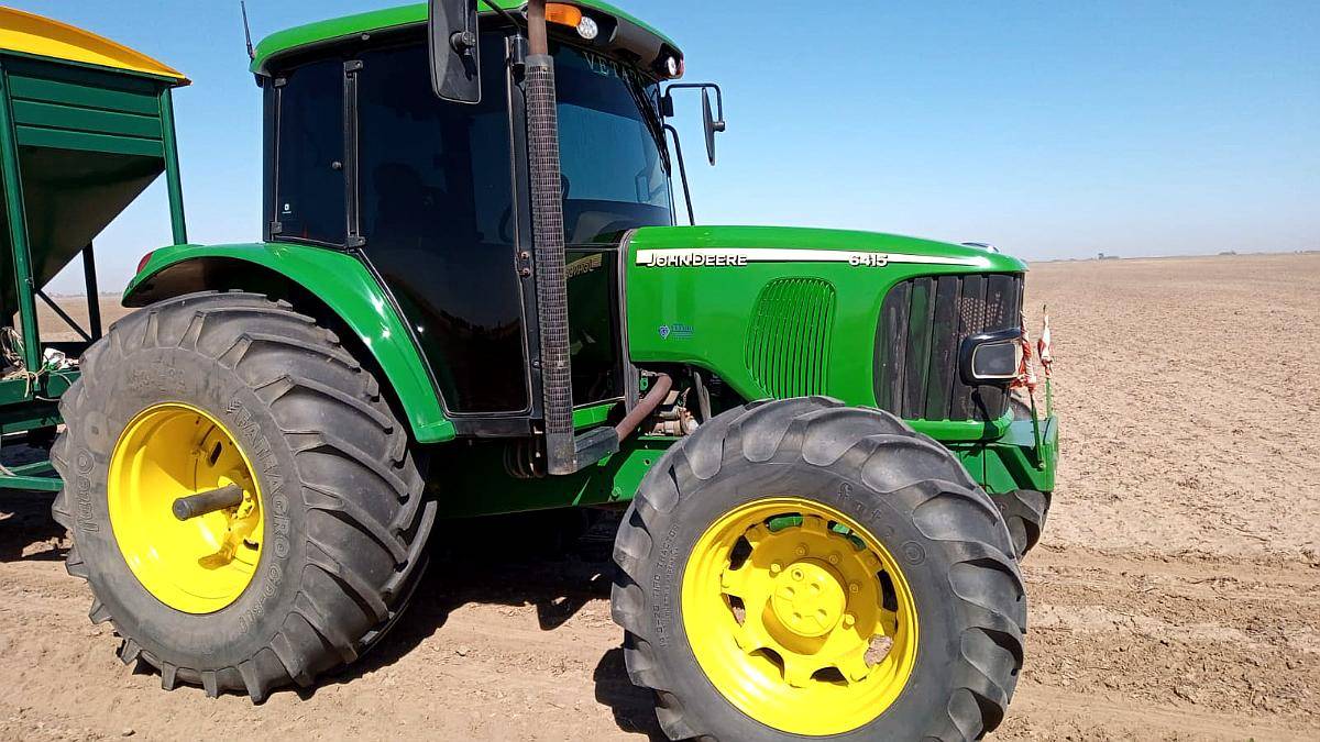 Tractor John Deere 6145, año 2005, 9.000 Hs Motor