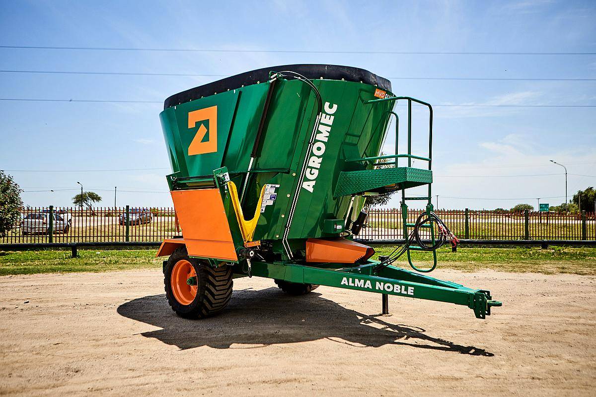 Mixer Vertical Distribuidor 14m3 Descarga Lateral Agromec