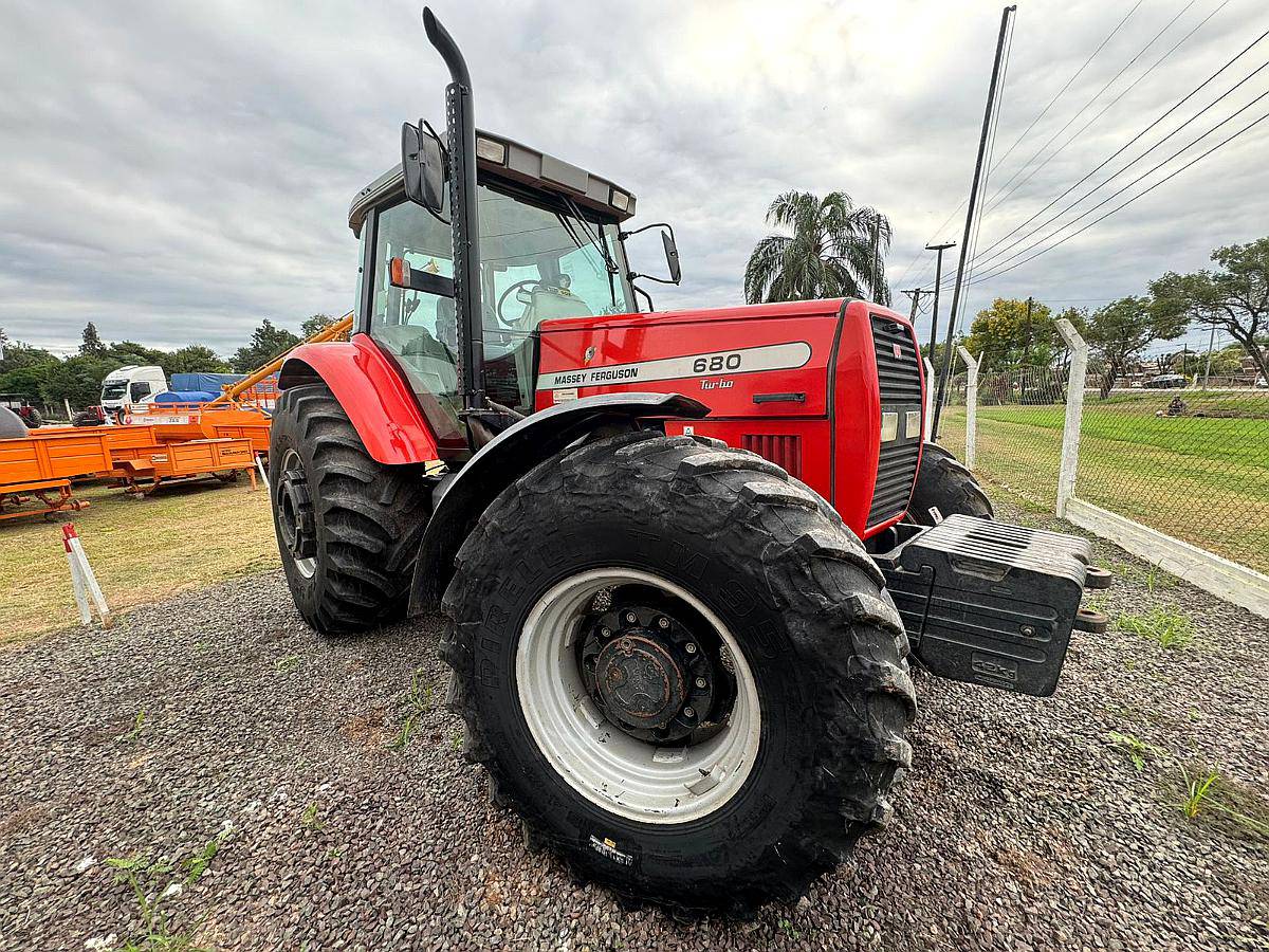 Tractor Agrícola Massey Ferguson 680