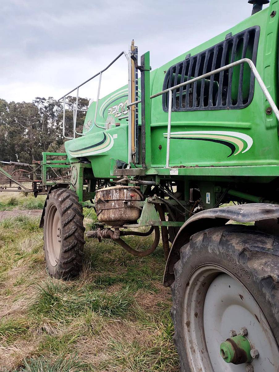 Pulverizadora Autopropulsada Metalfor 3200 año 2004.