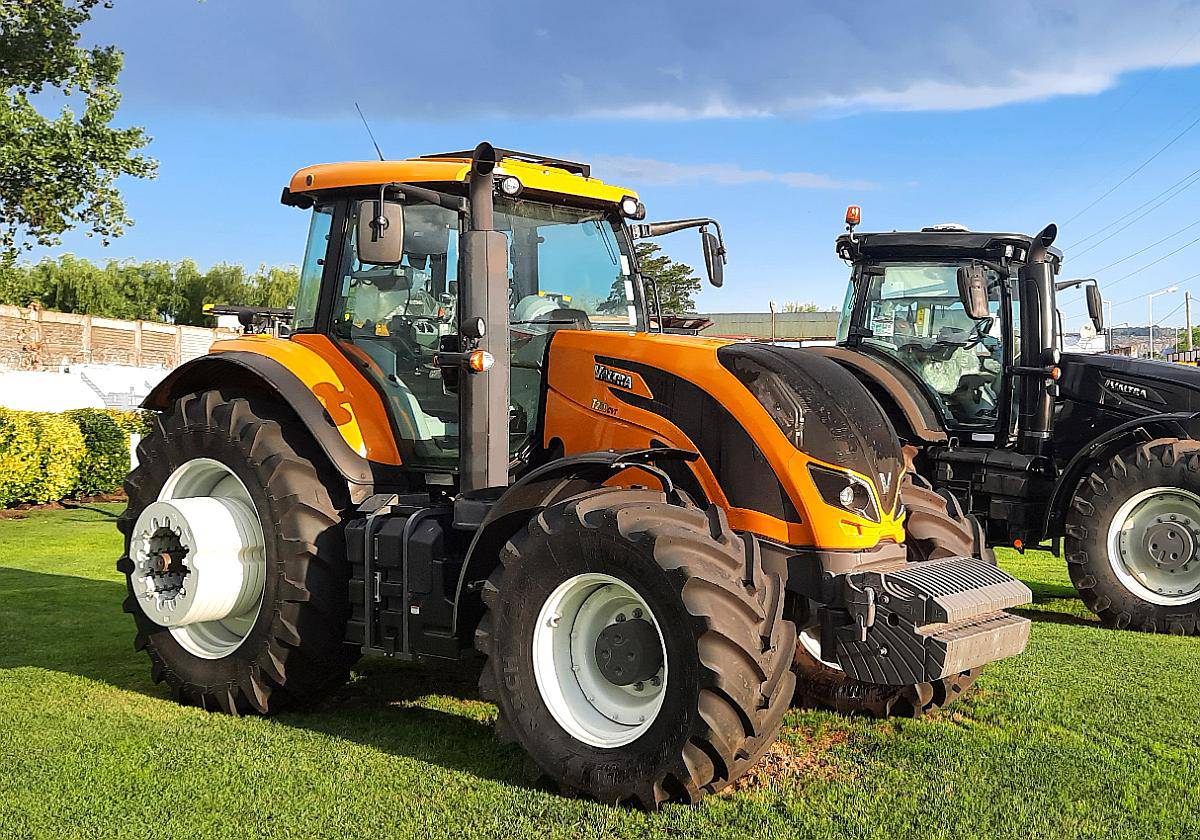 Valtra T250 CVT y Piloto