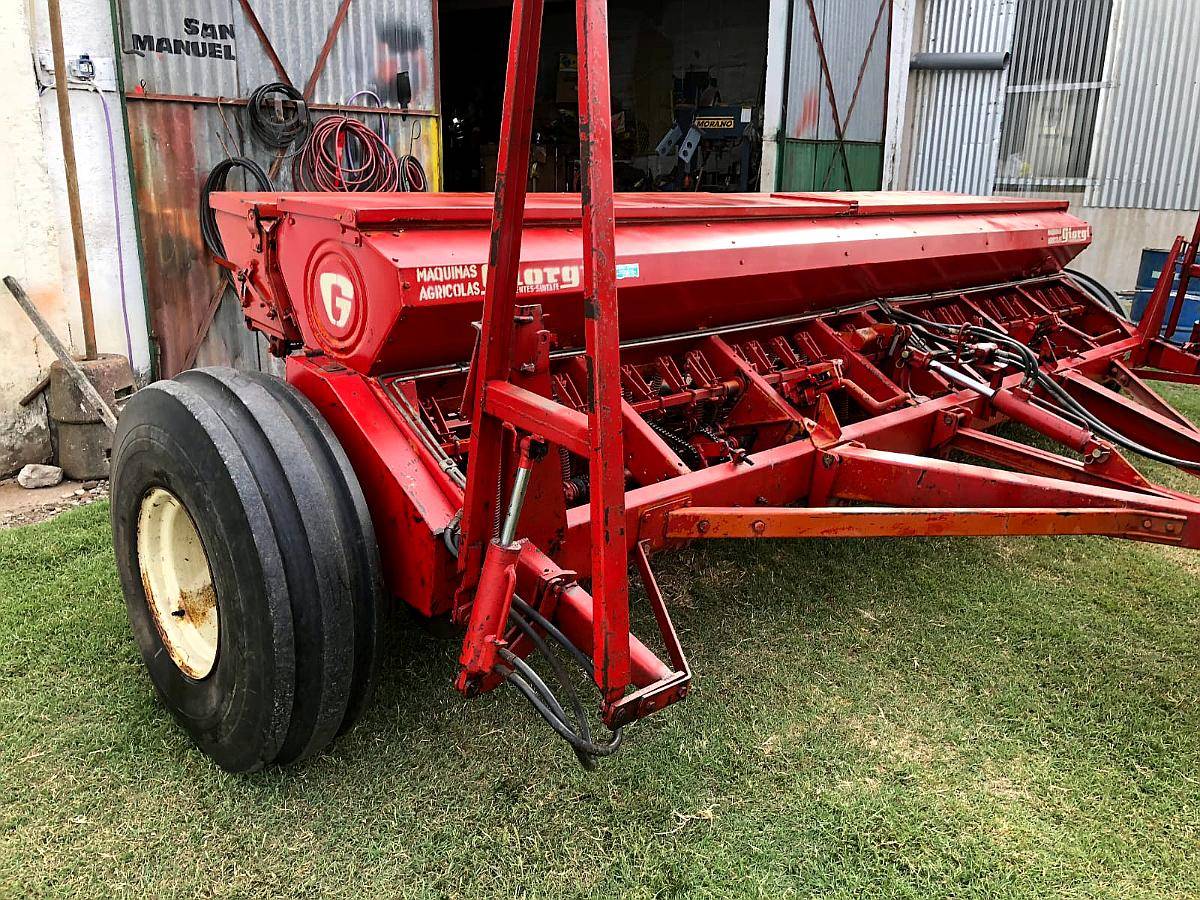 Sembradora Giorgi 28 Surcos a 15cm