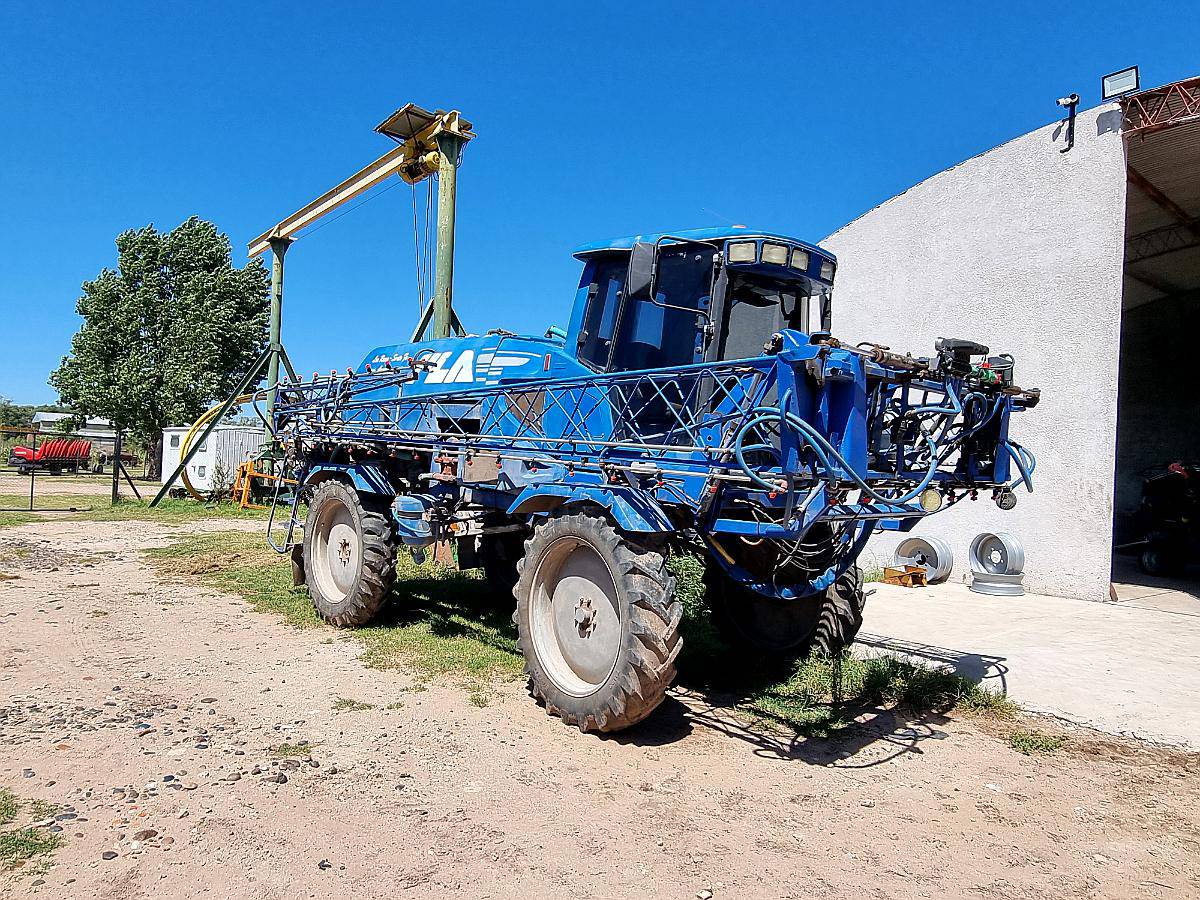 Pulverizadora Pla Modelo MAP2700 con 23 Metros Motor Deutz
