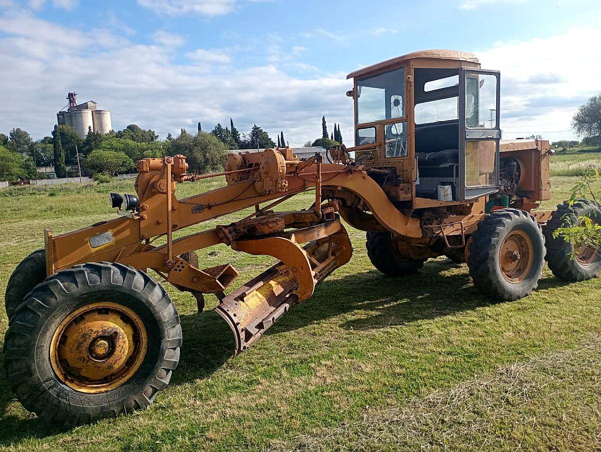 Vendo Motoniveladora Adans 440 Caja de 4ta Motor MB 1114