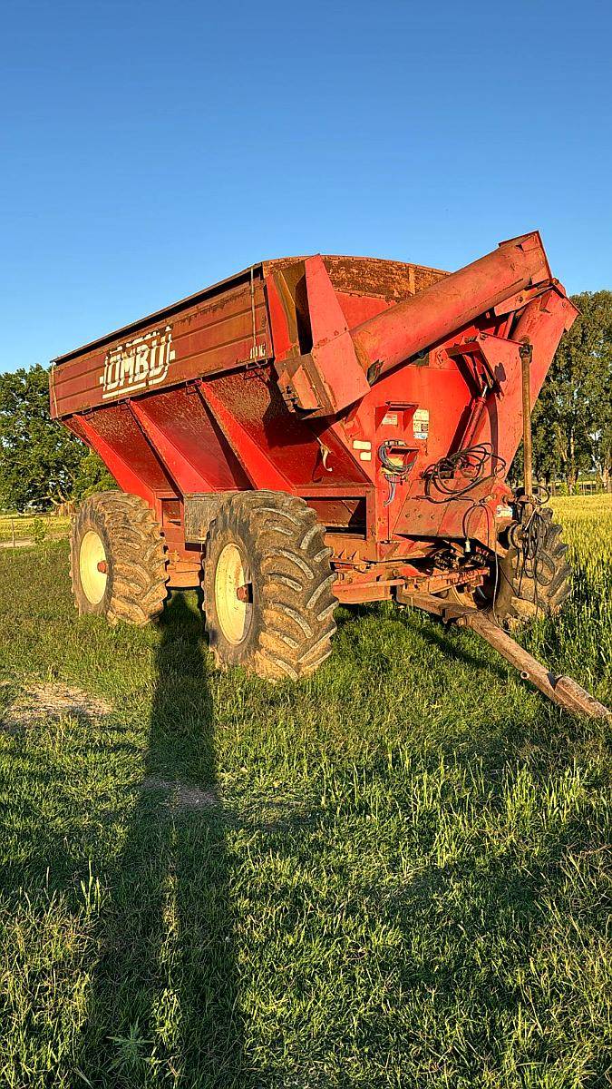 Tolva Ombu 16,5 TN. año 2004.