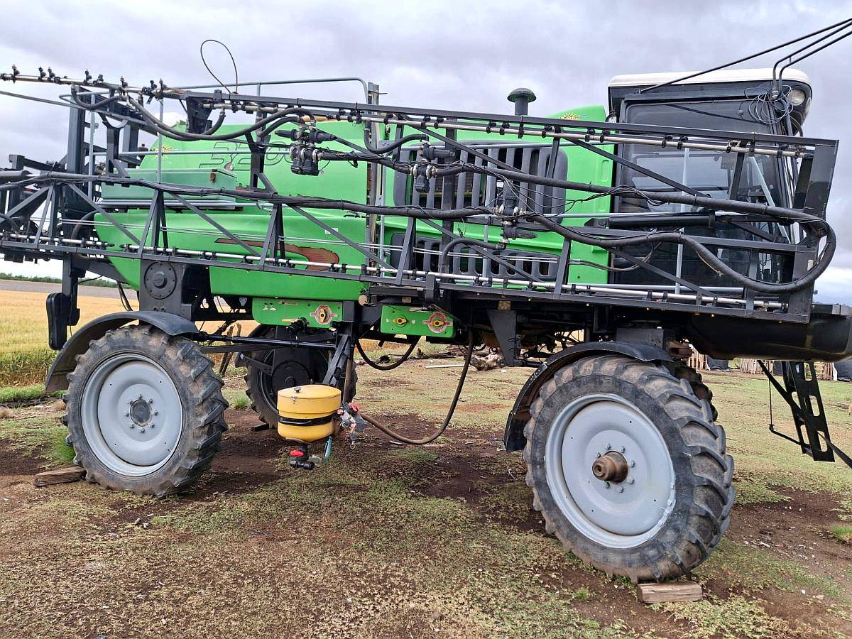Pulverizador Metalfor 3200, año 2011, Motor Deutz, 28 Mts