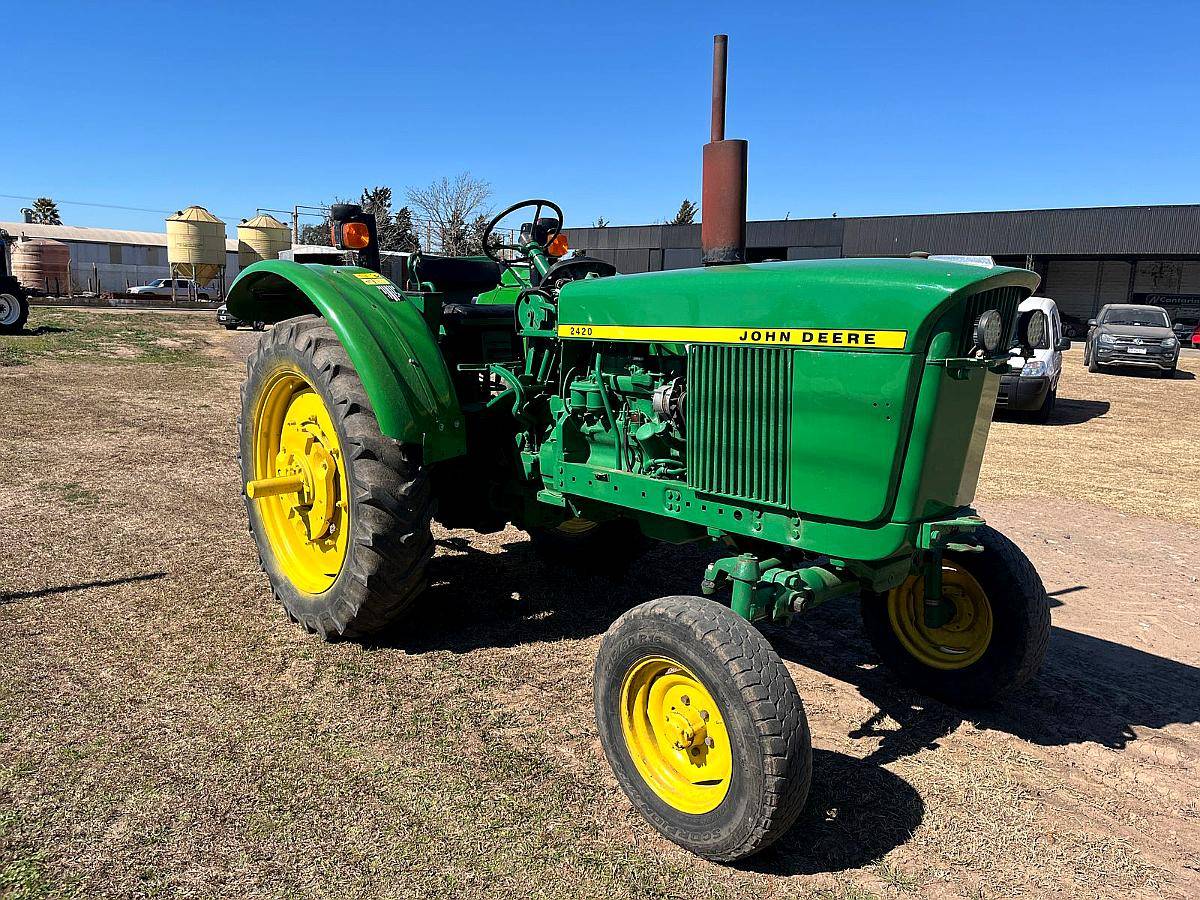 Tractor John Deere 2420 - 66hp - muy Bueno