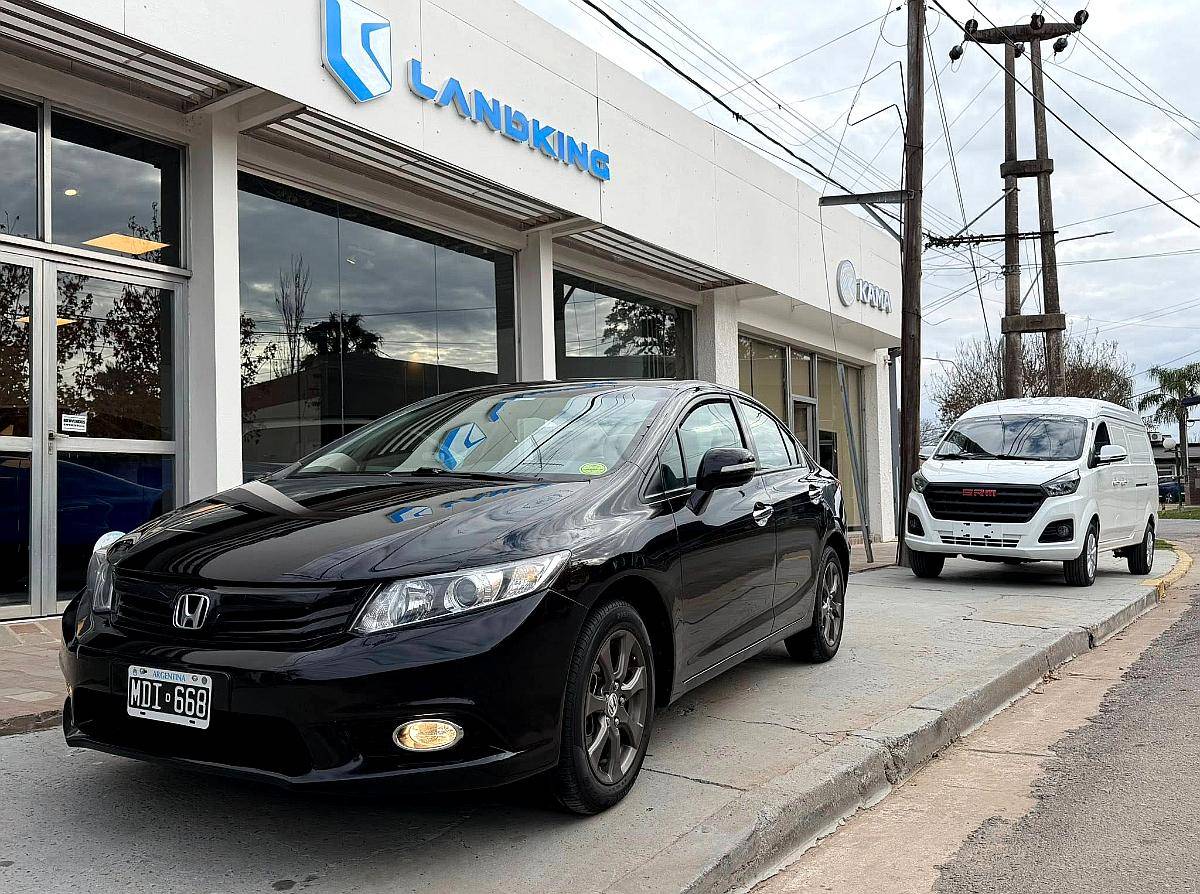 Honda Civic EXS A/T año 2013 Negro Super Recomendable
