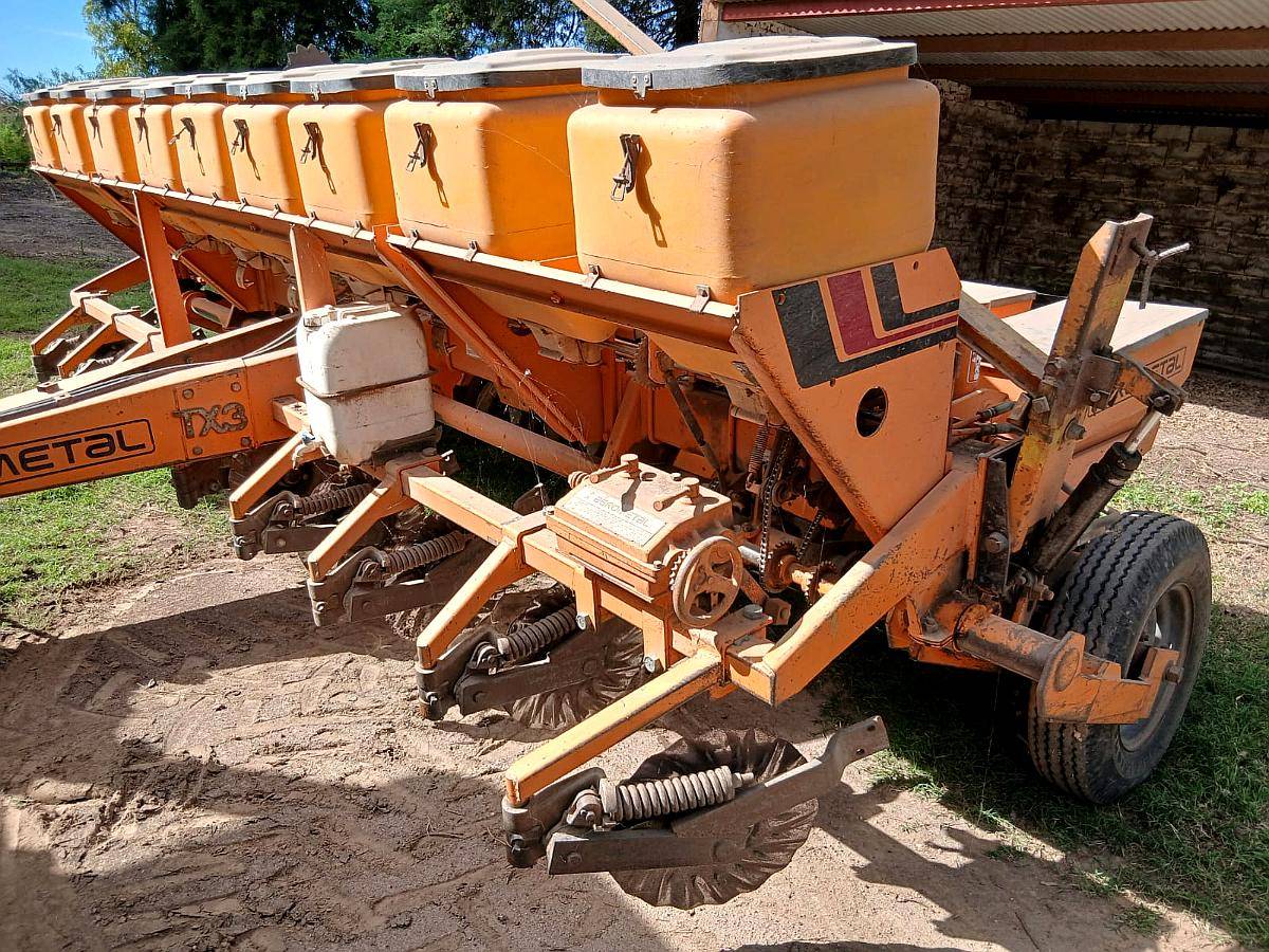 Sembradora Agrometal TX3 9/52 Fert. Linea