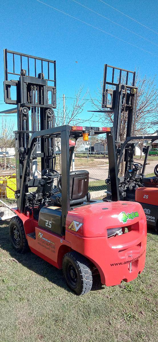 Autoelevador Zampi de 2,5 TN Desplazable Doble Torre