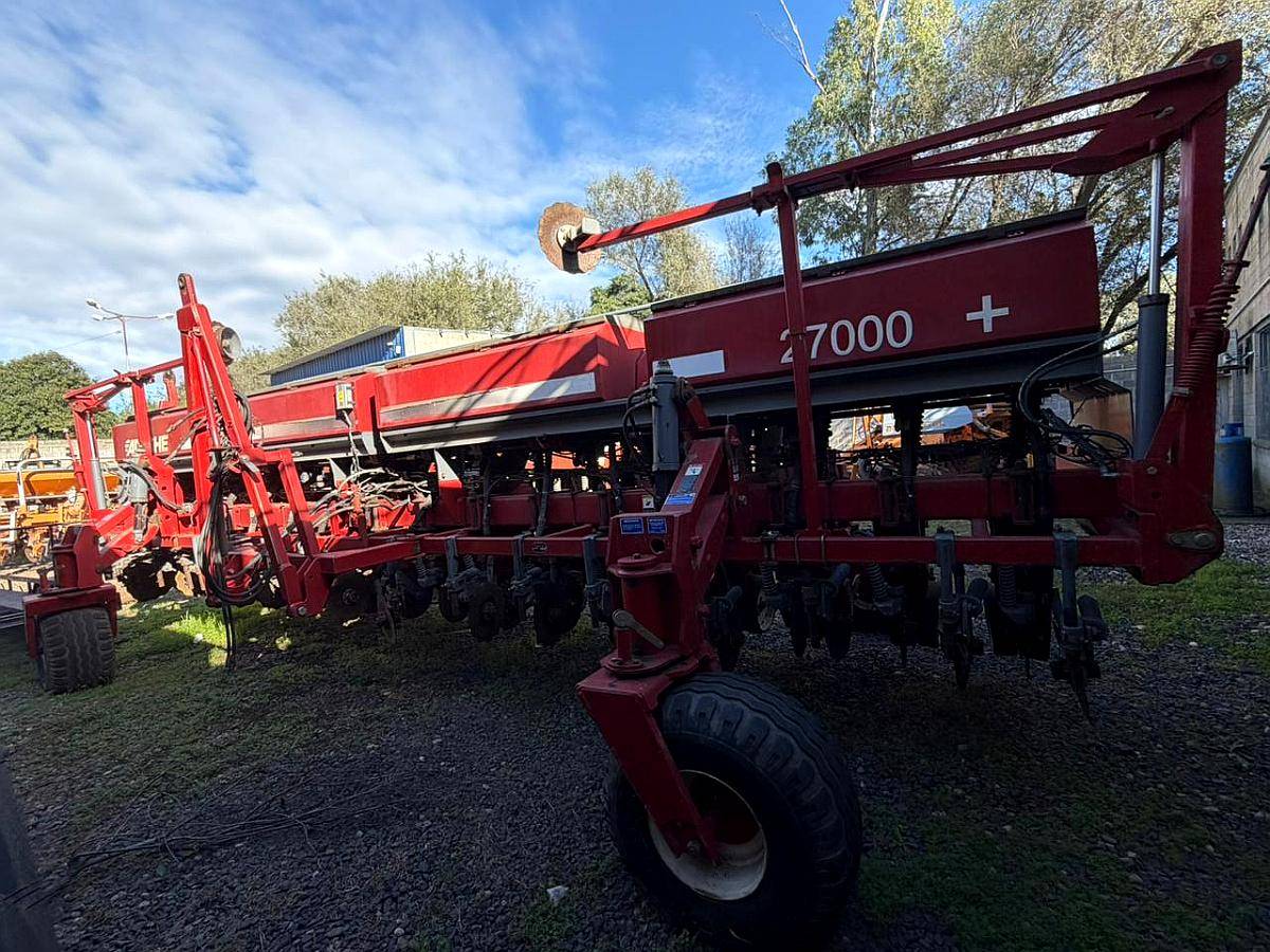 Sembradora Apache 27000 16 Líneas a 52 - Doble Fertilización