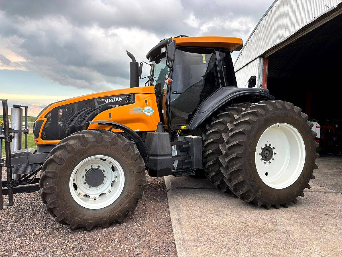 Valtra BT 210. 198 Horas. año 2025.