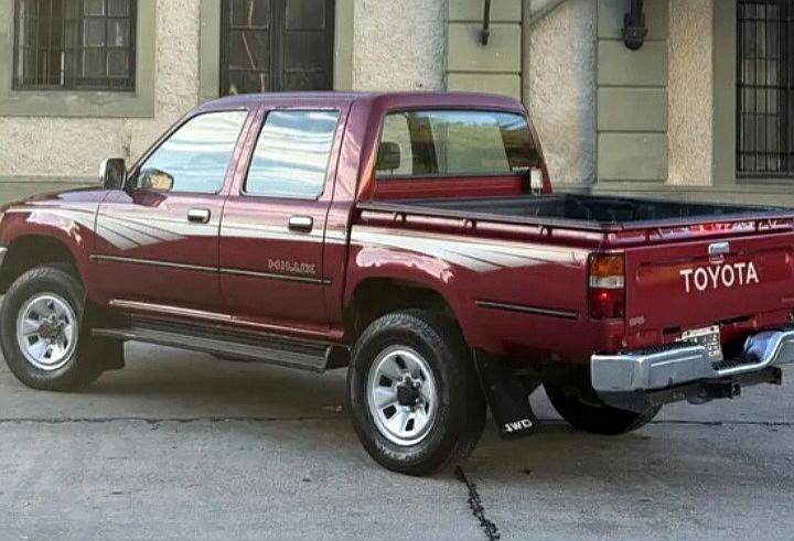 Toyota Hilux SR5 4X4