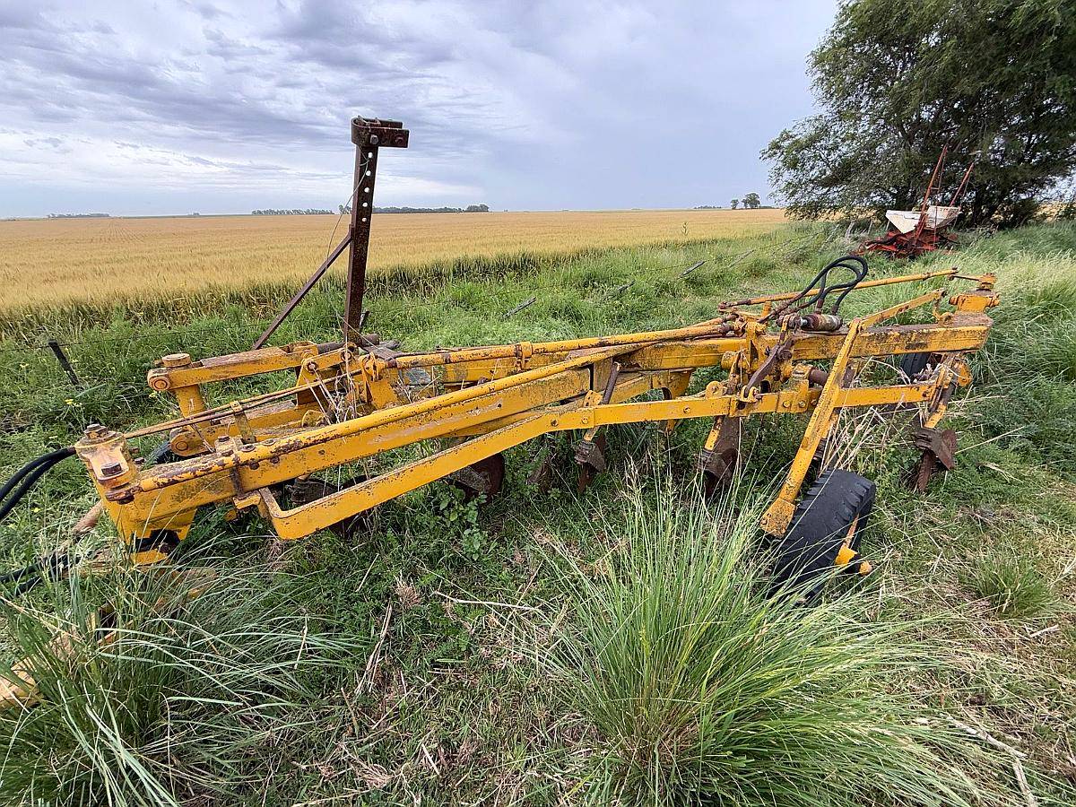 Arado Rejas Agrometal 6 Rejas con Cuchillas Usado