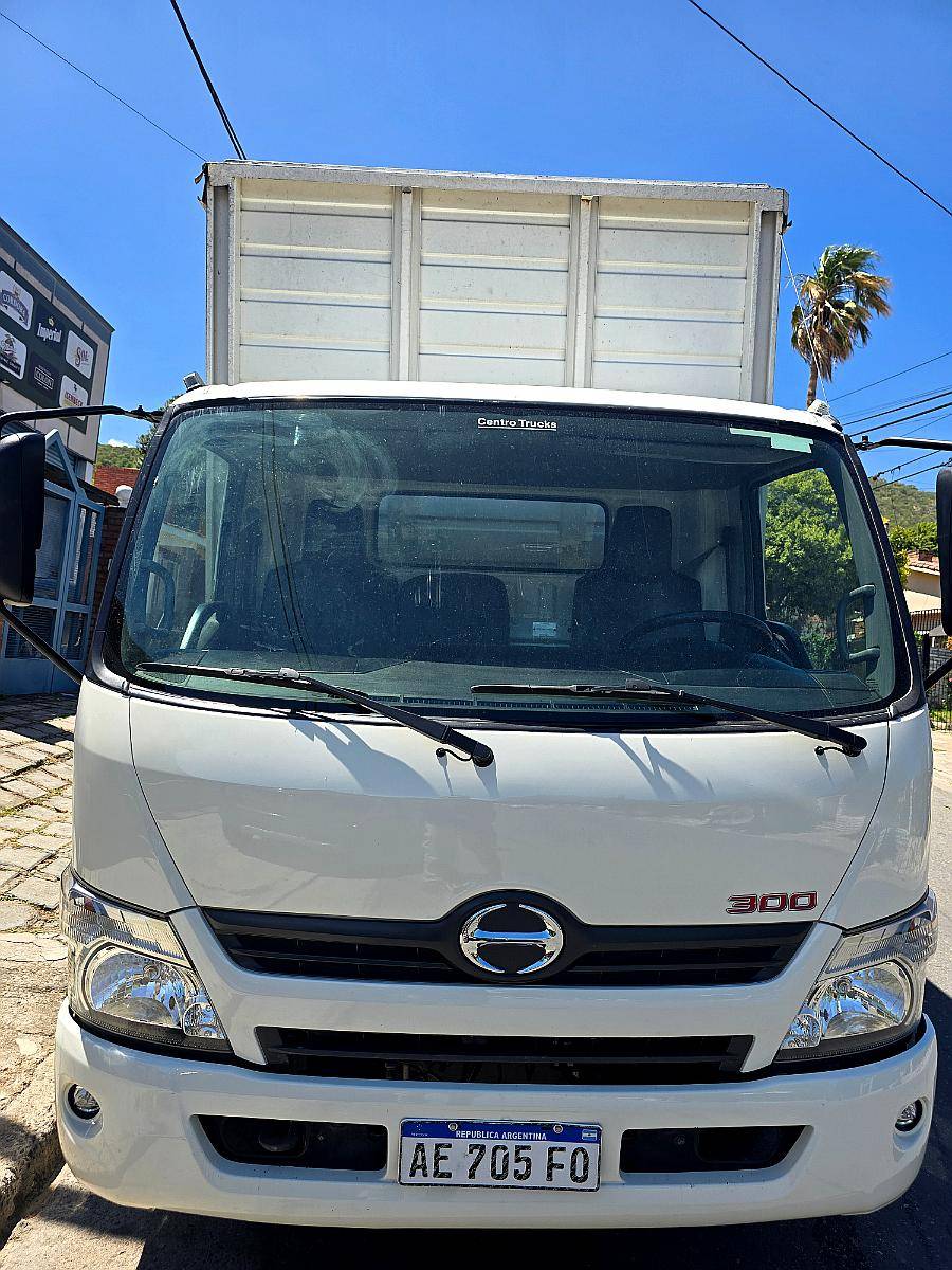 Camion Hino 300 616 Mod 2021