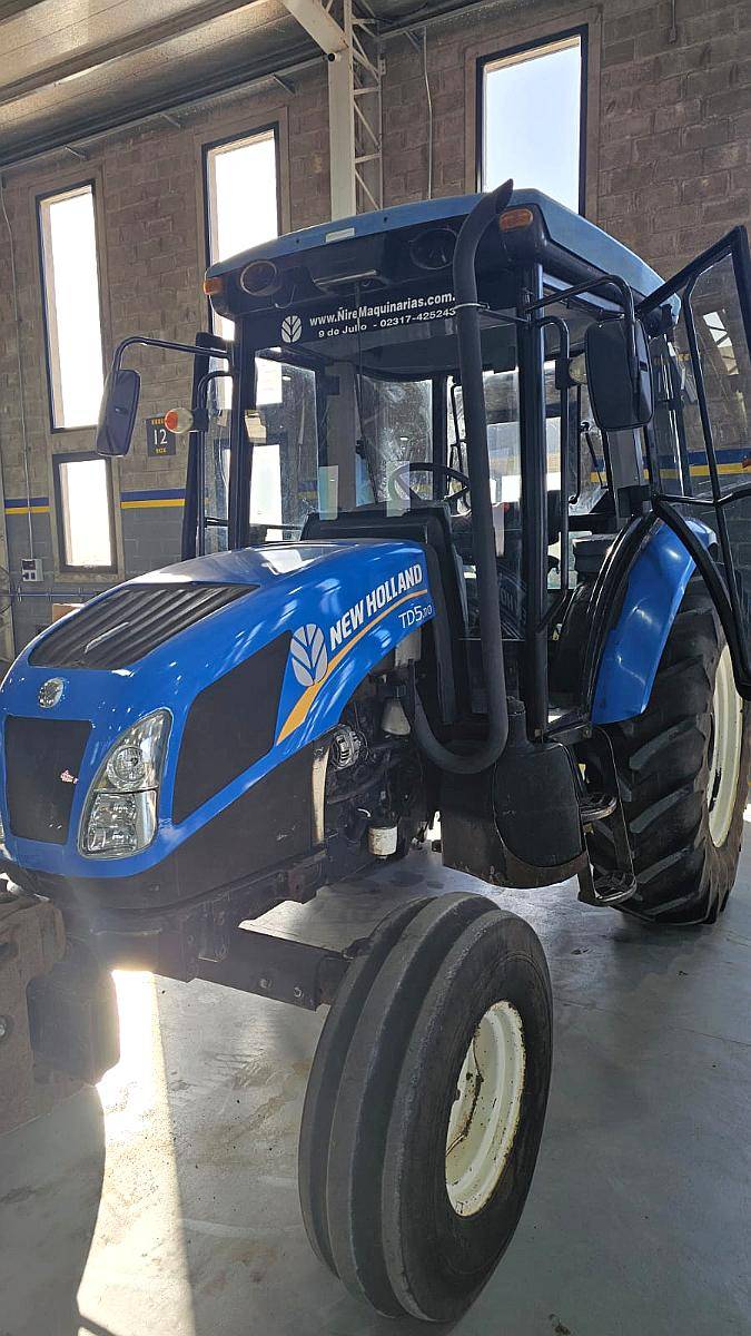 Tractor New Holland TD5.100 Traccion Simple 2014 6441 Horas