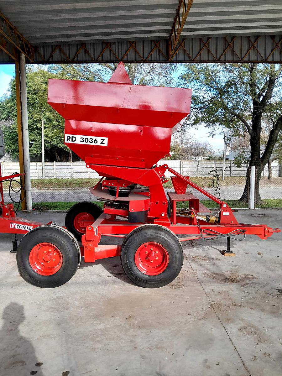 Fertilizadora Esparcidora Yomel RD 3036 Z