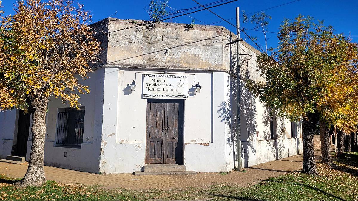 Casa Antigua MAS UN Amplio Local y Otro Pequeño, en 900 M2