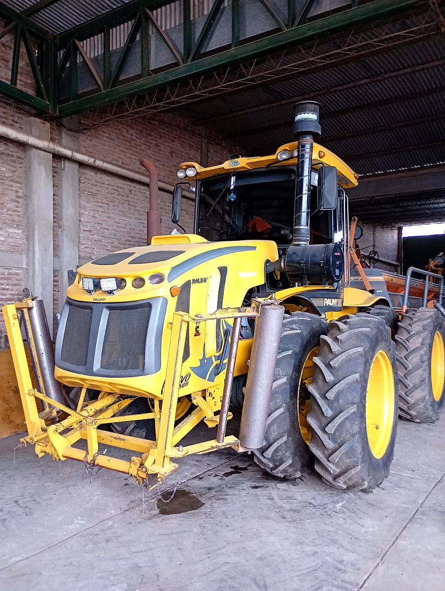 Tractor Pauny Bravo 580 año 2017 260 HP muy Bueno