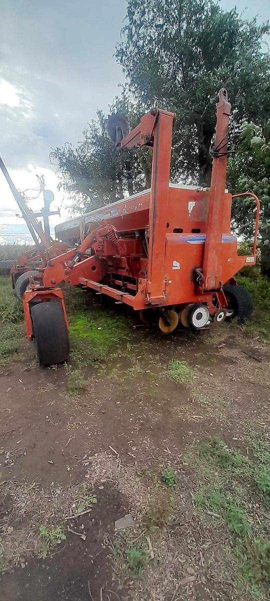 Sembradora Monumental M6750 de 12/52