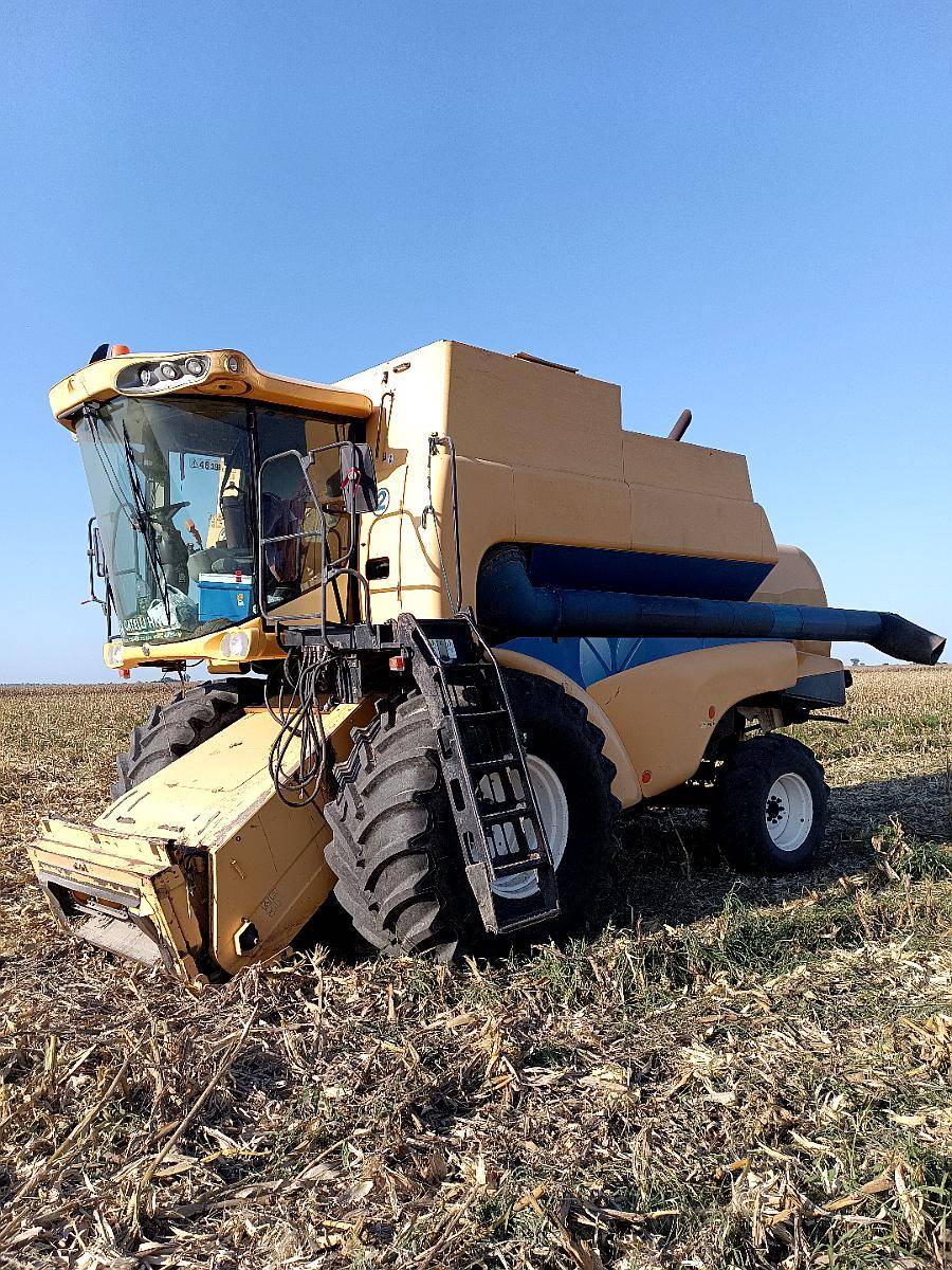 Vendo Cosechadora New Holland CS 660 año 2008 Doble Tracción