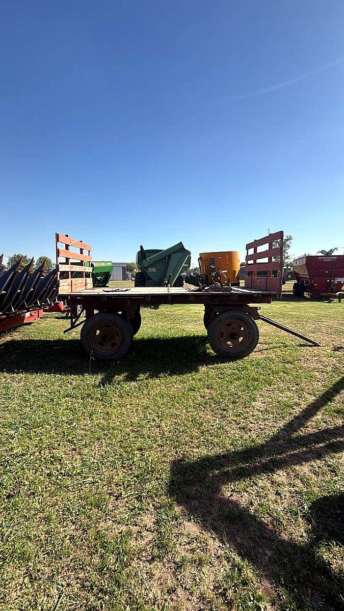 Acoplado Plato de Madera 4 X 2,10 Mts LLANTAS22,5