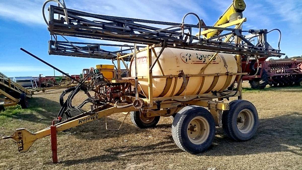 Pulverizador de Arrastre Releyco de 2000 Lts