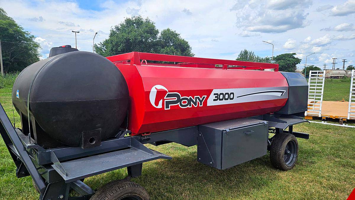 Acoplado Tanque Combinado 3000 Lts - 750 Lts Agua y Bauleras