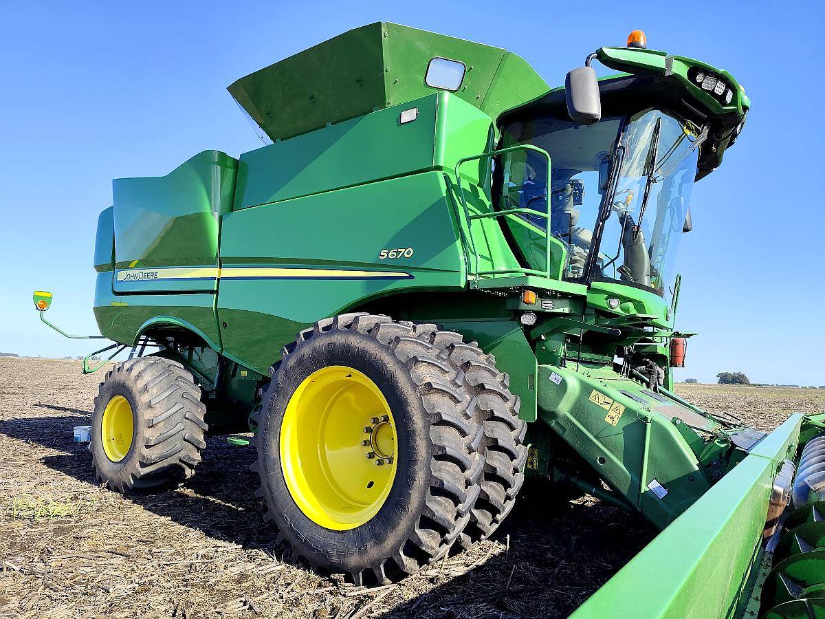 Cosechadora John Deere S670, año 2016
