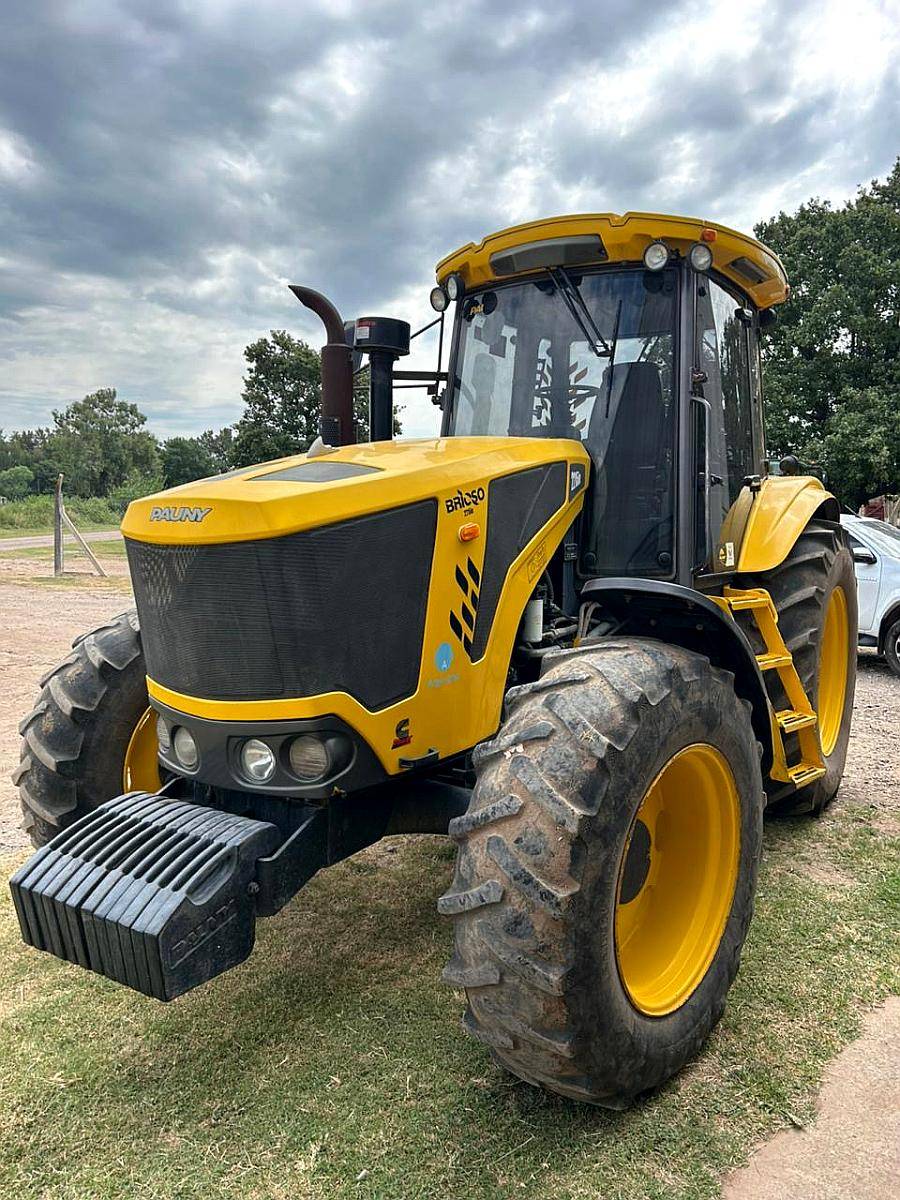 Tractor Brioso 215ie de 215 HP