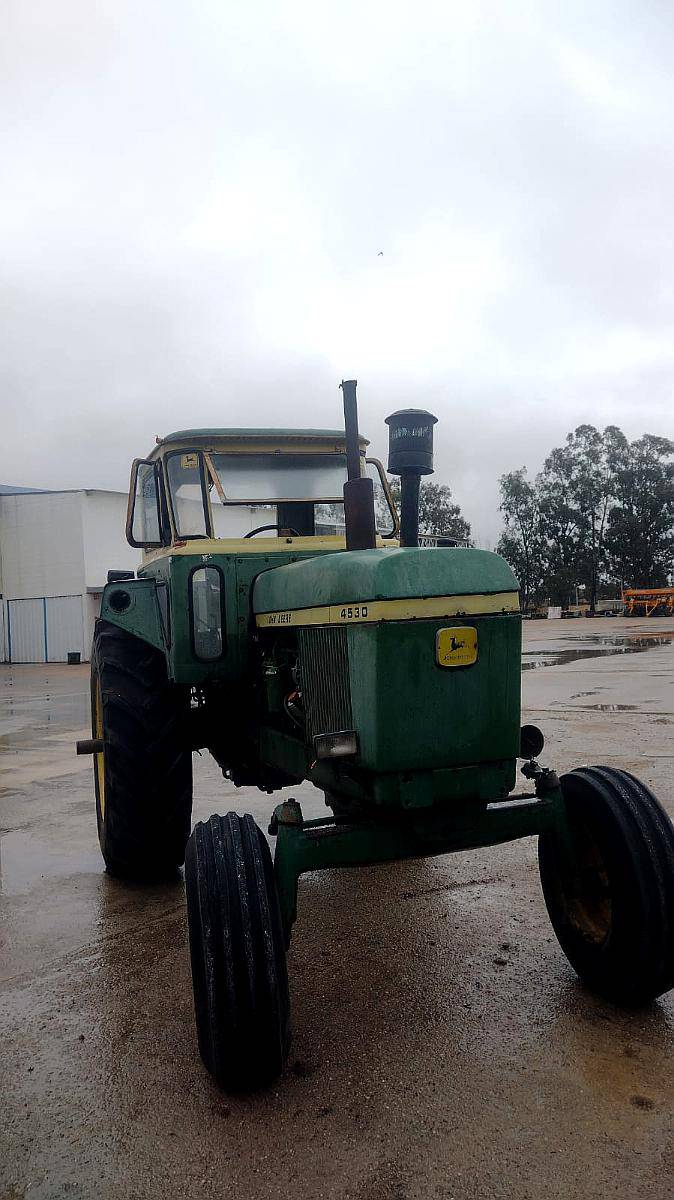 John Deere 4530 .