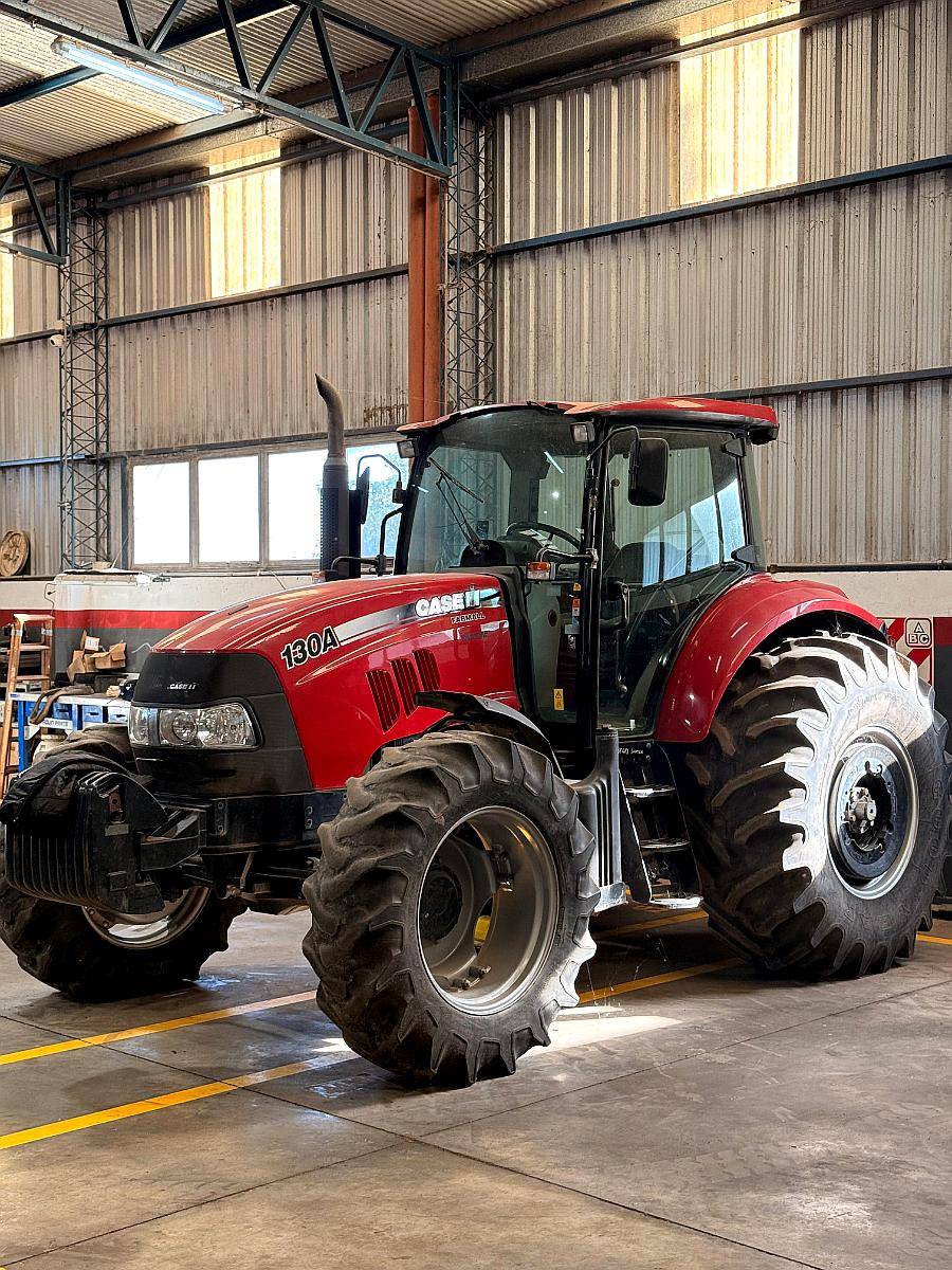 Tractor Case IH - Farmall 130a