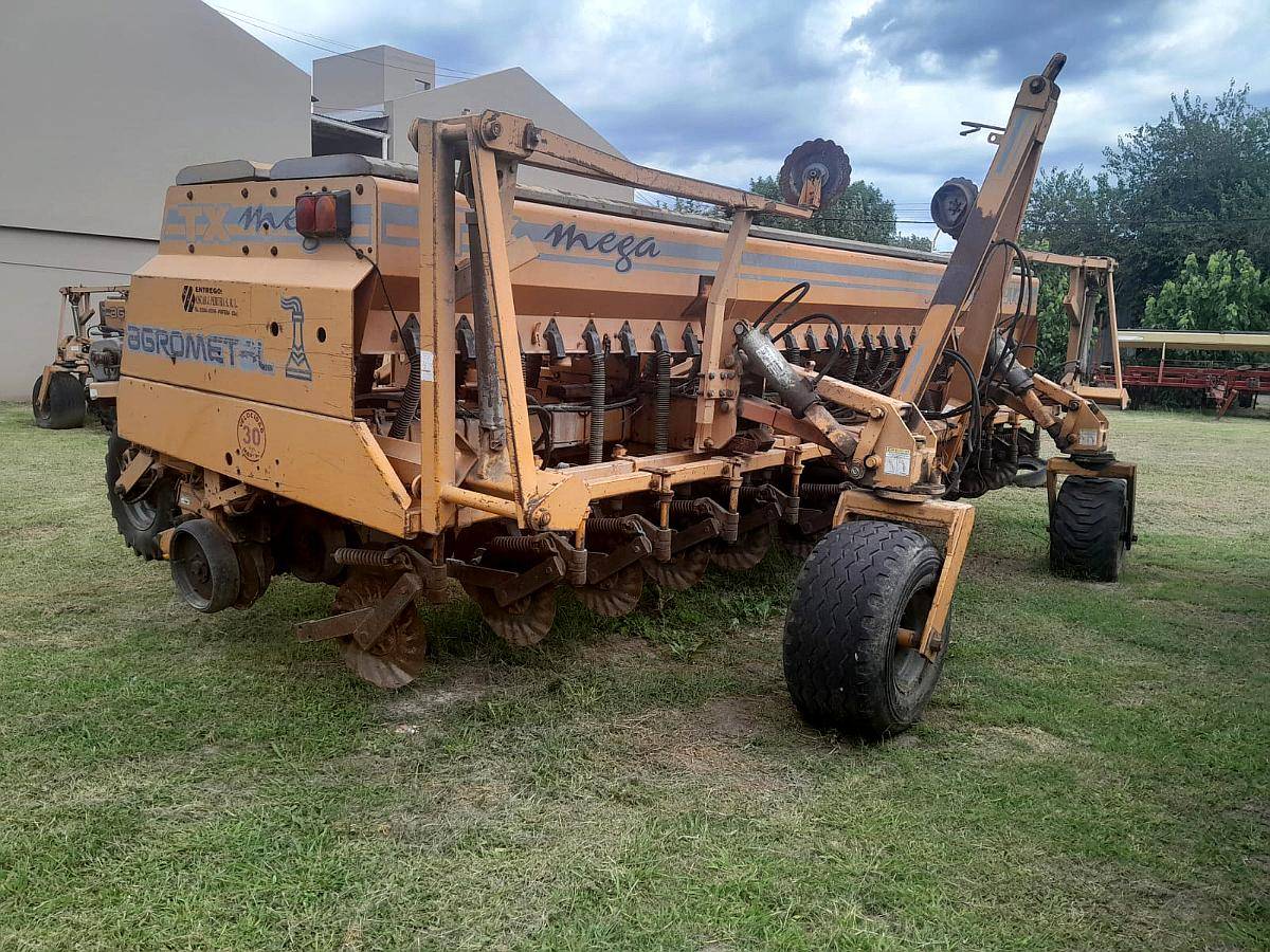 Sembradora Agrometal TX Mega 16 a 52 Mecánica