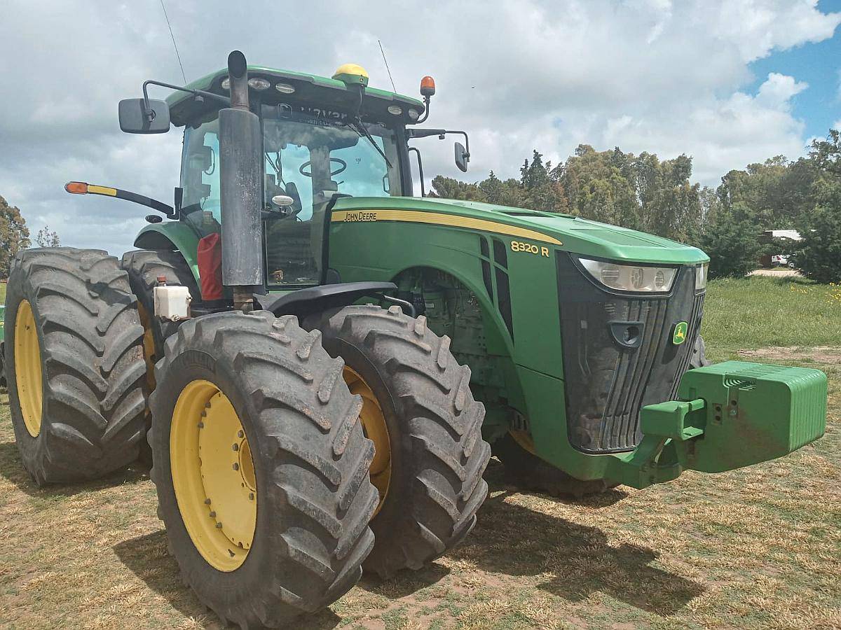 John Deere 8320 R, con Piloto