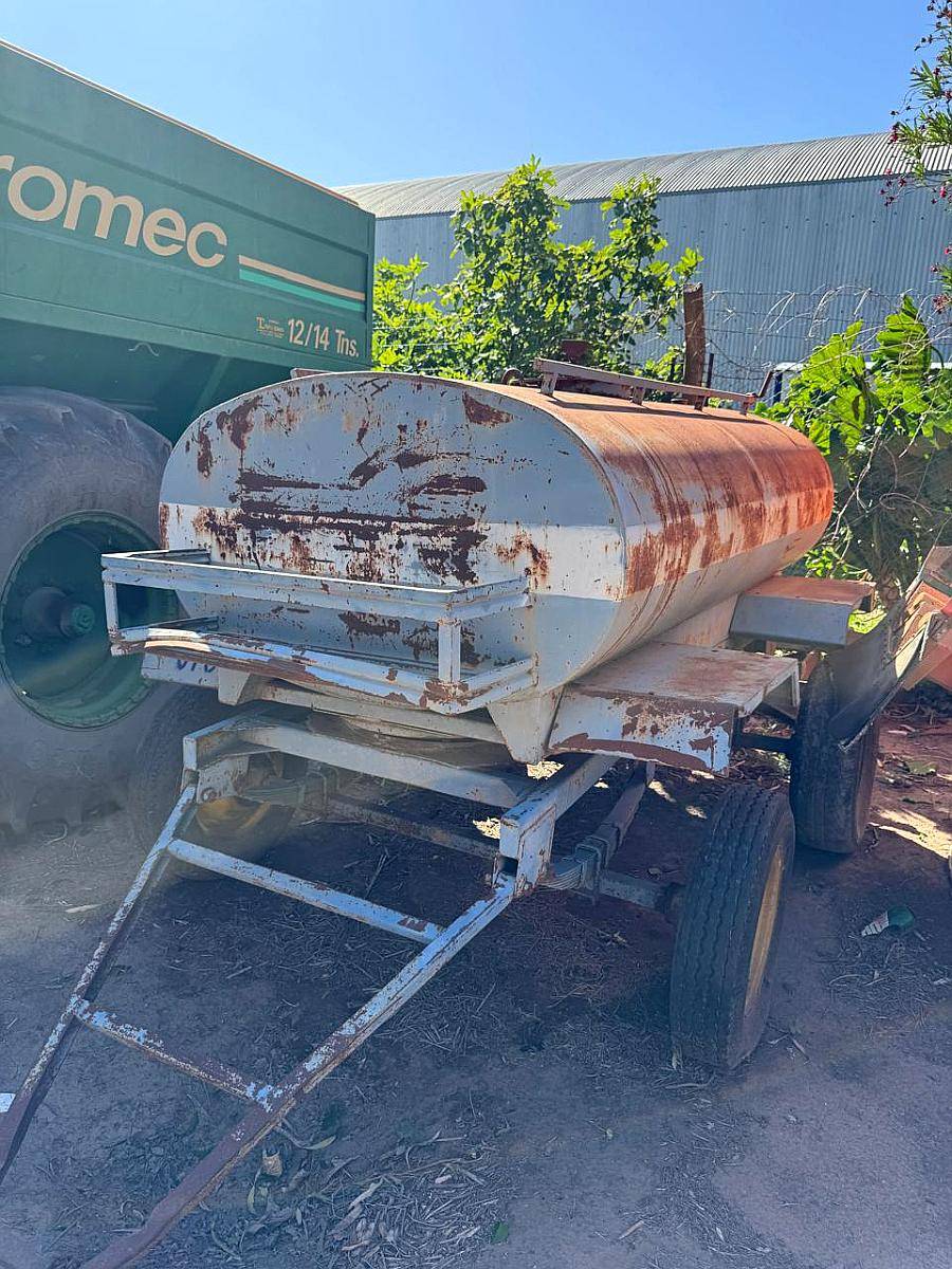 Acoplado Cisterna 2000 Lts