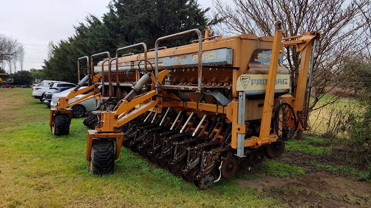 Sembradora Fabimag FG01 35 Surcos a 21 cm con Alfalfero 2009