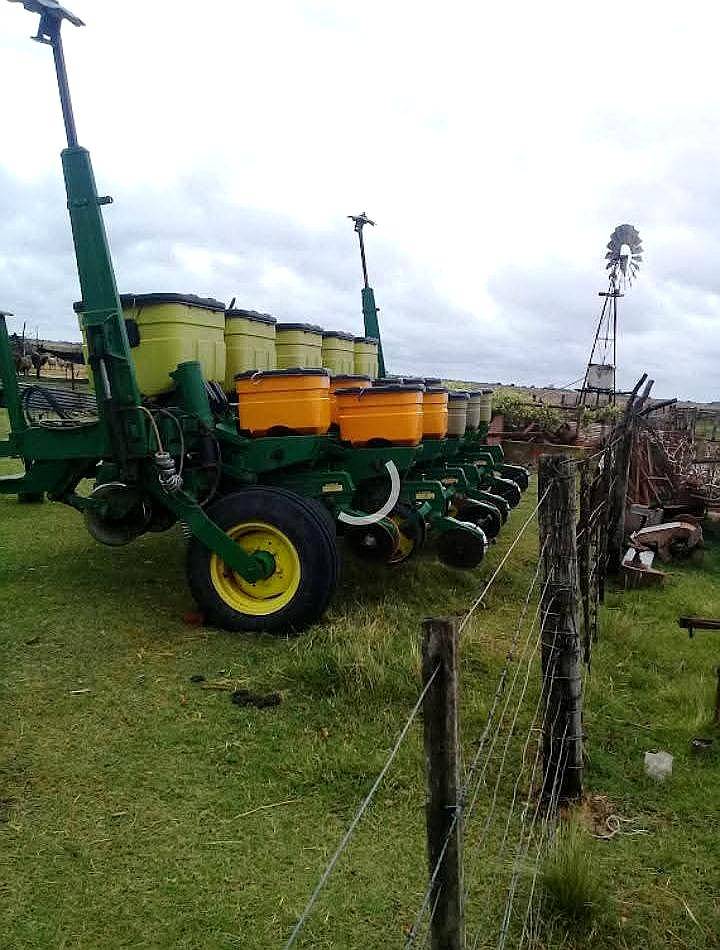 Sembradora John Deere 710 de 52.5 Surcis en Buen Estado