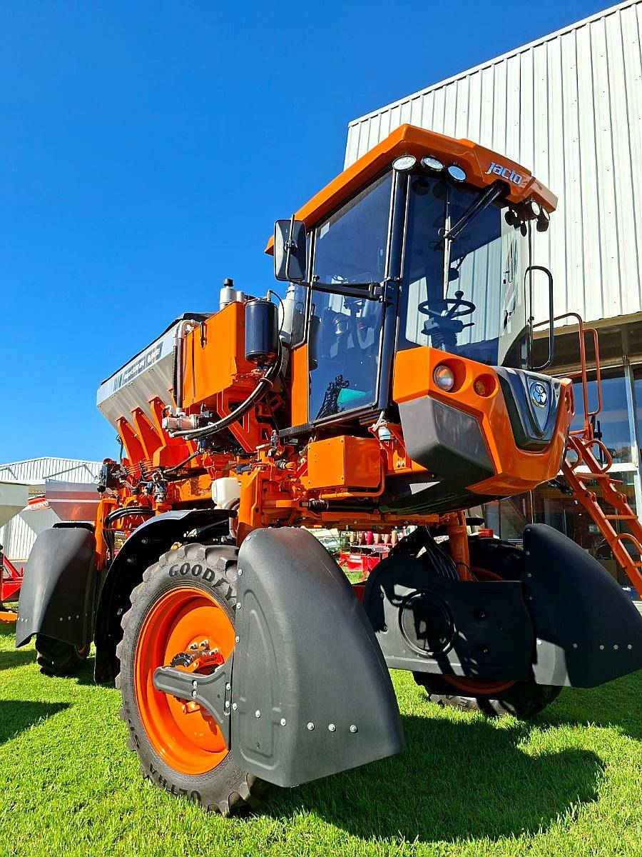 Fertilizador Autopropulsado Jacto Uniport 5030