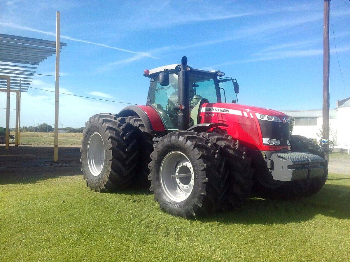 Massey Ferguson 8737 Dyna VT Transmisión Infinita Piloto AG - Agroads