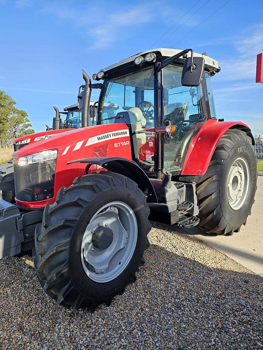 Tractor Massey Ferguson M F 6714 R DYNA-4 (145cv)