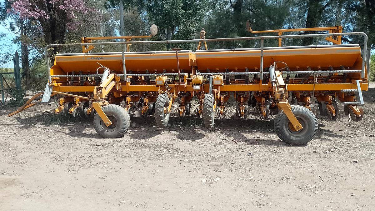 Sembradora Agrometal TX Mega de 16 a 52 - Abonador en Linea