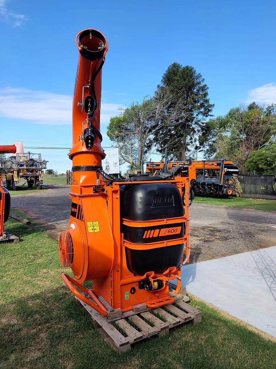 Cañon Pulverizador Jacto AJ 600 3p - Tambo, Feed Lot, Mosca