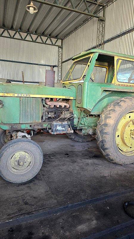 John Deere 2420 en Canje