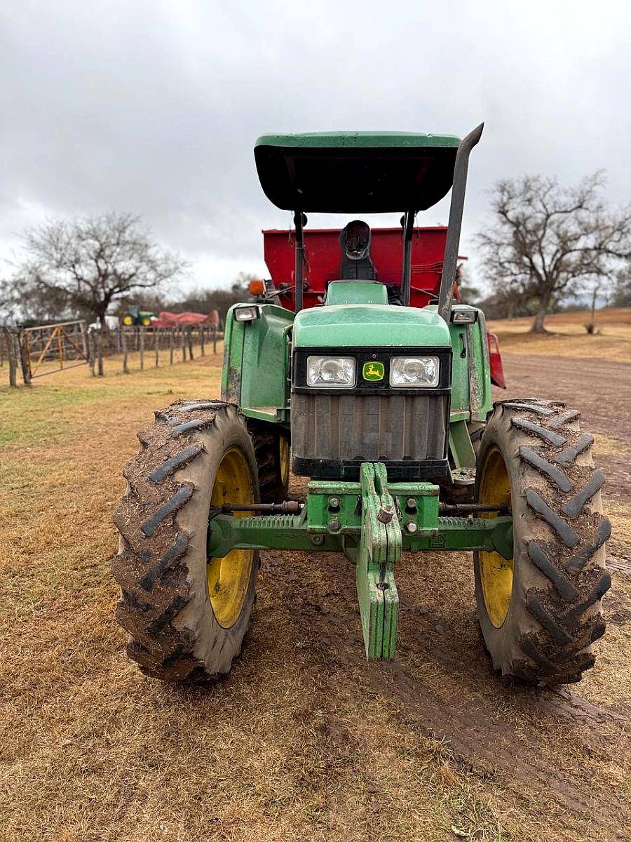 Tractor John Deere 5705, AÑO:2007 - Año: 2007 - u$s 28.000 - Agroads