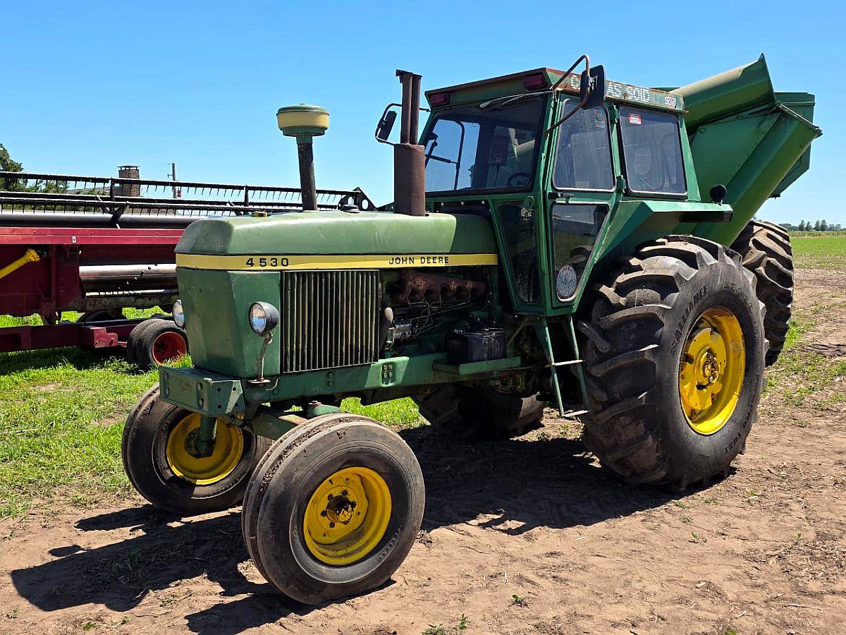 Tractor Jhon Deere 4530 con 120 HP