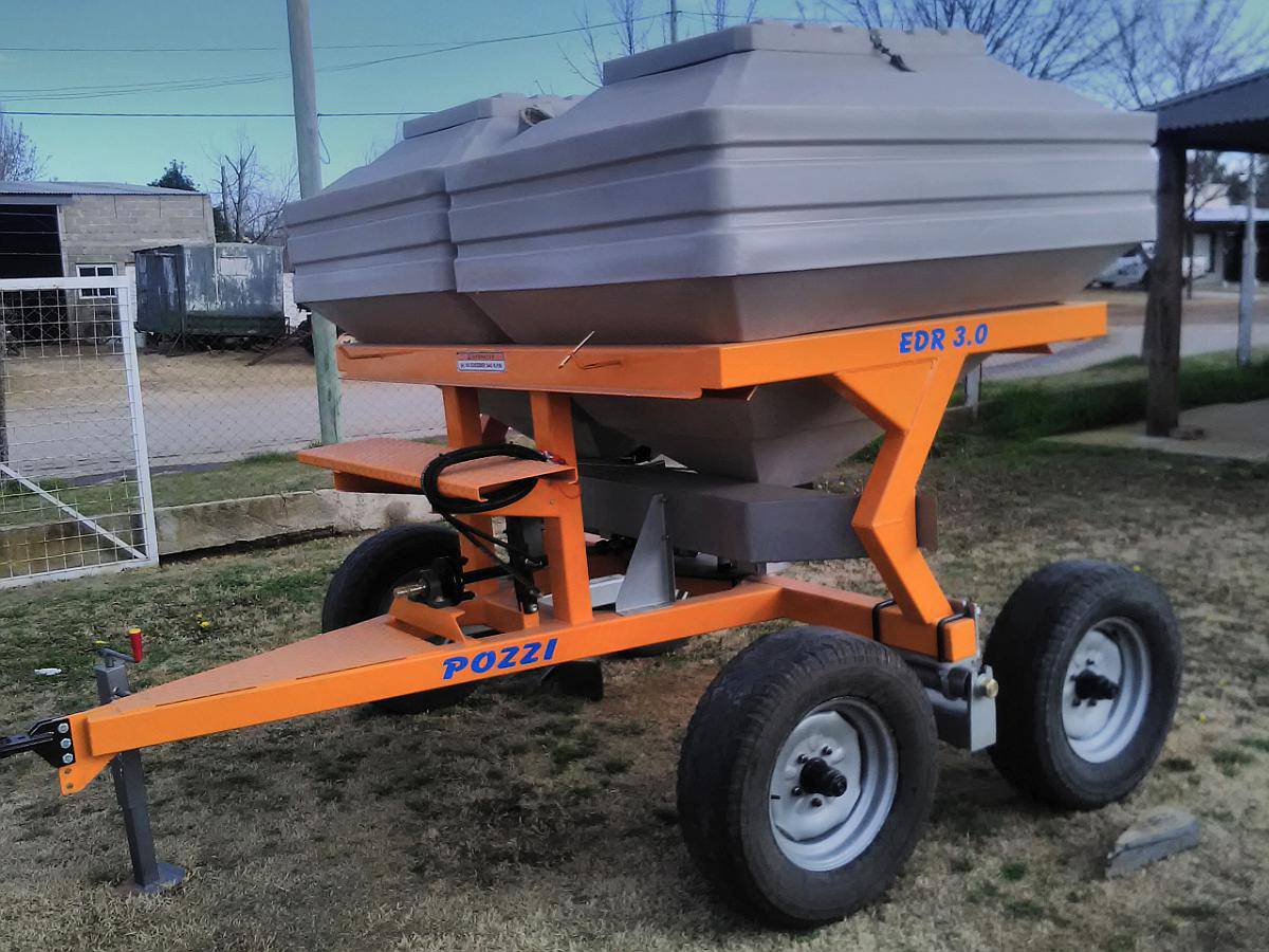 Fertilizadora de 3000 LTR Pozzi