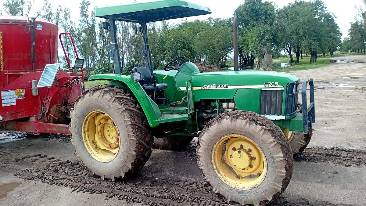 Jhon Deere 5705 año 2010