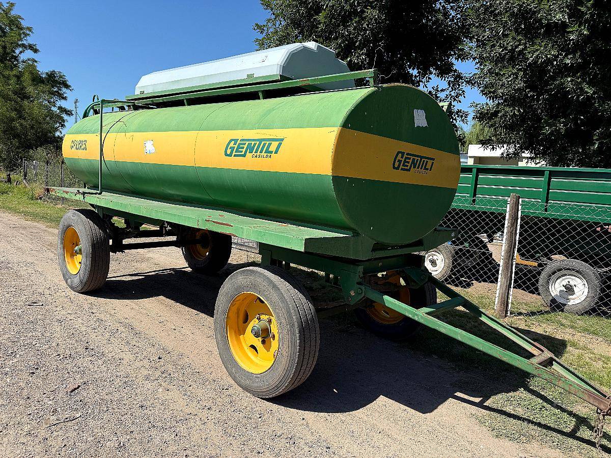 Tanque Gentili 8000lts con Bomba 12v muy Bueno 3464-562725